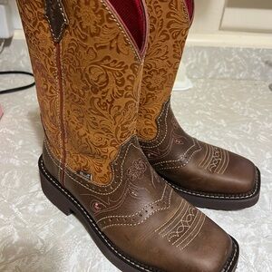 Justin Boots Women's Heeled Embossed Boots